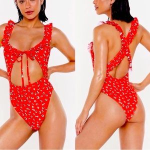 NASTY GAL 💃 FLORAL 1 piece swimsuit  NEW W TAGS !!!  Size 4